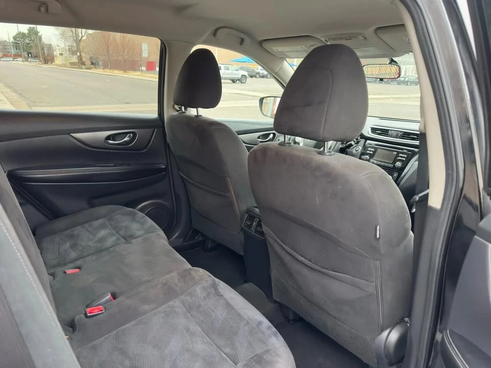 2015 Nissan Rogue - Image 13 of 17
