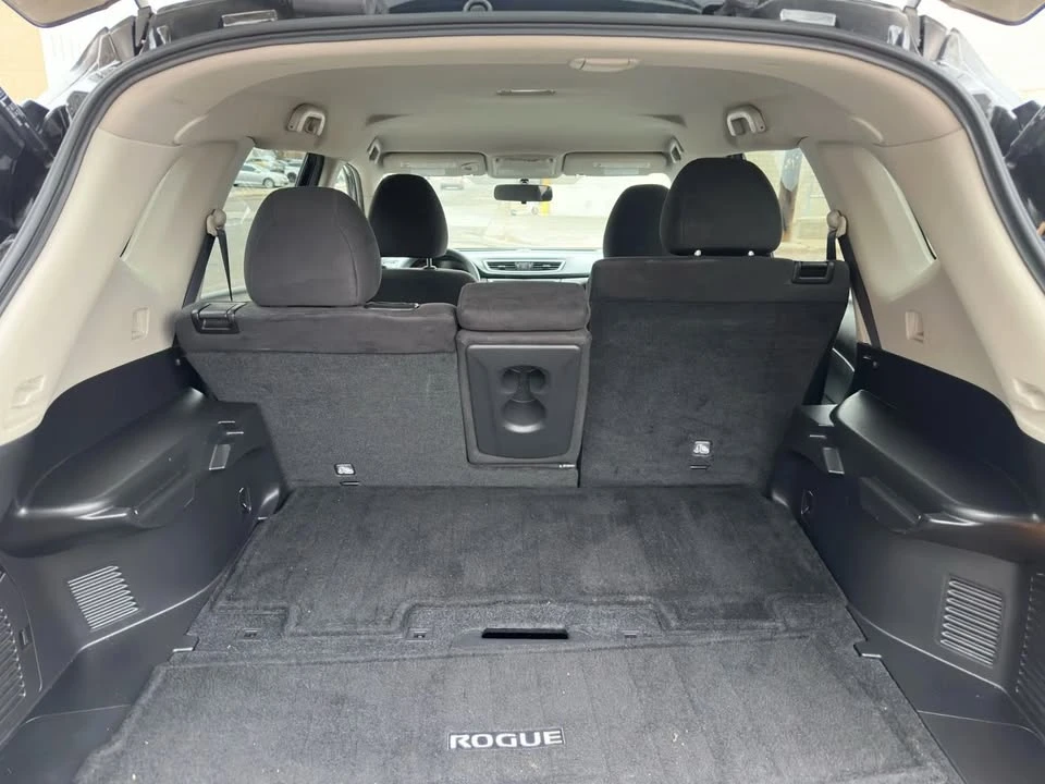 2015 Nissan Rogue - Image 16 of 17