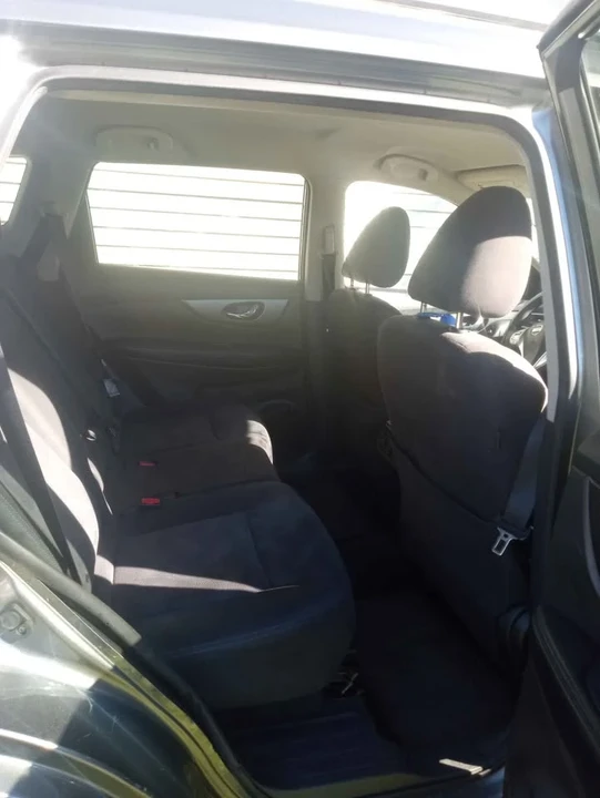 2015 Nissan Rogue - Image 6 of 8