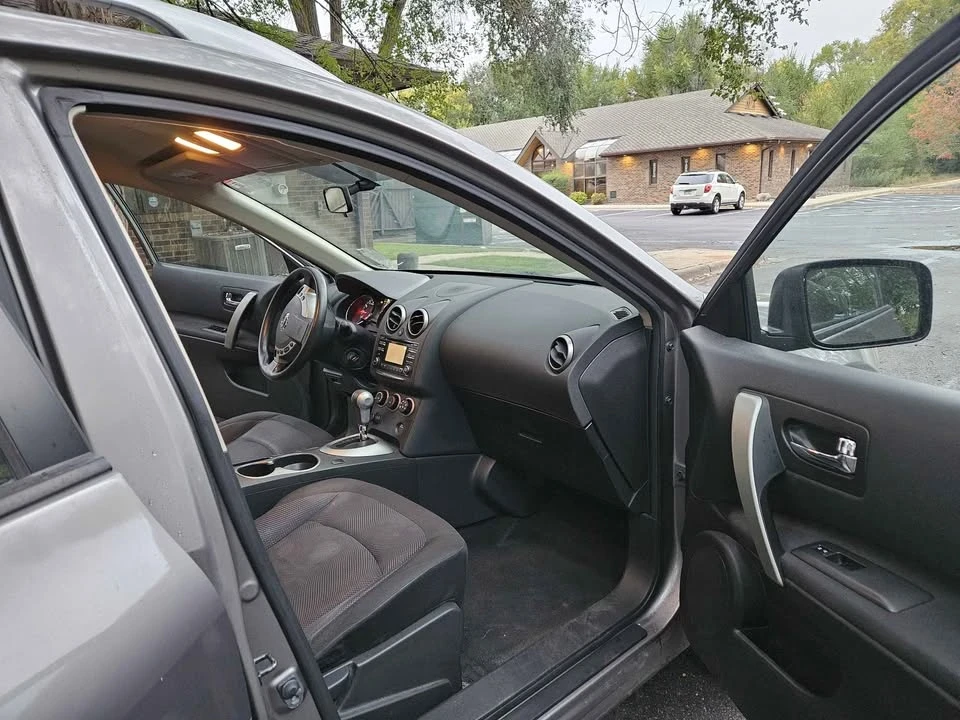 2015 Nissan Rogue - Image 10 of 18