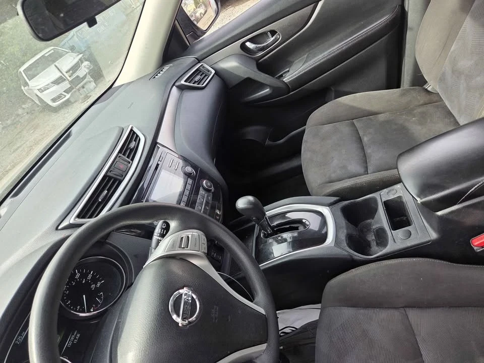 2015 Nissan Rogue - Image 5 of 9