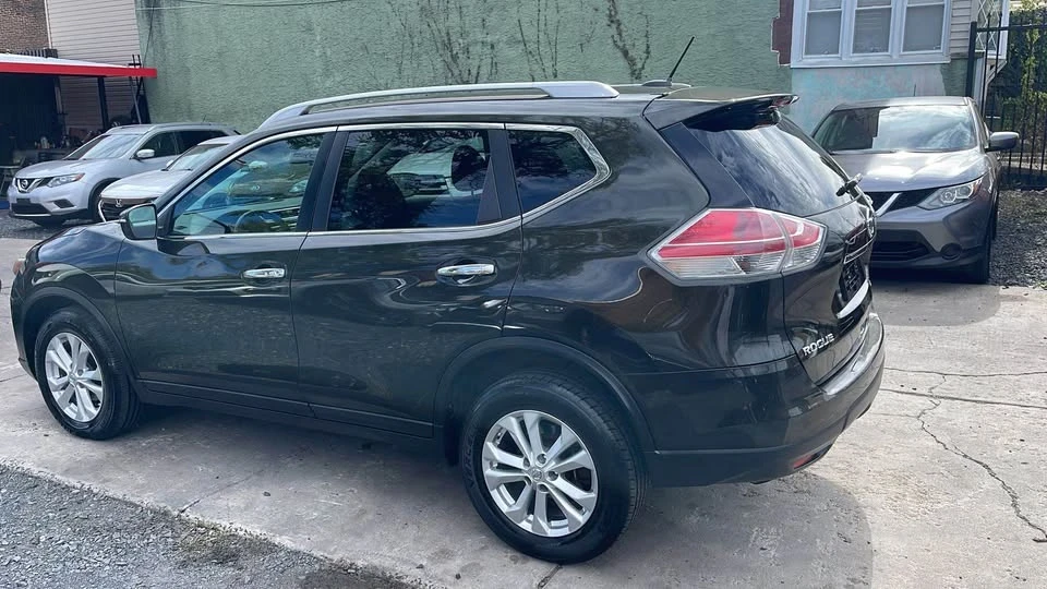 2015 Nissan Rogue - Image 2 of 5