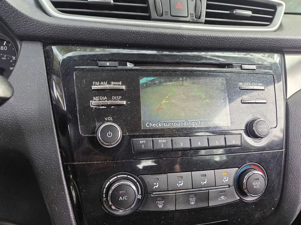 2015 Nissan Rogue - Image 8 of 9
