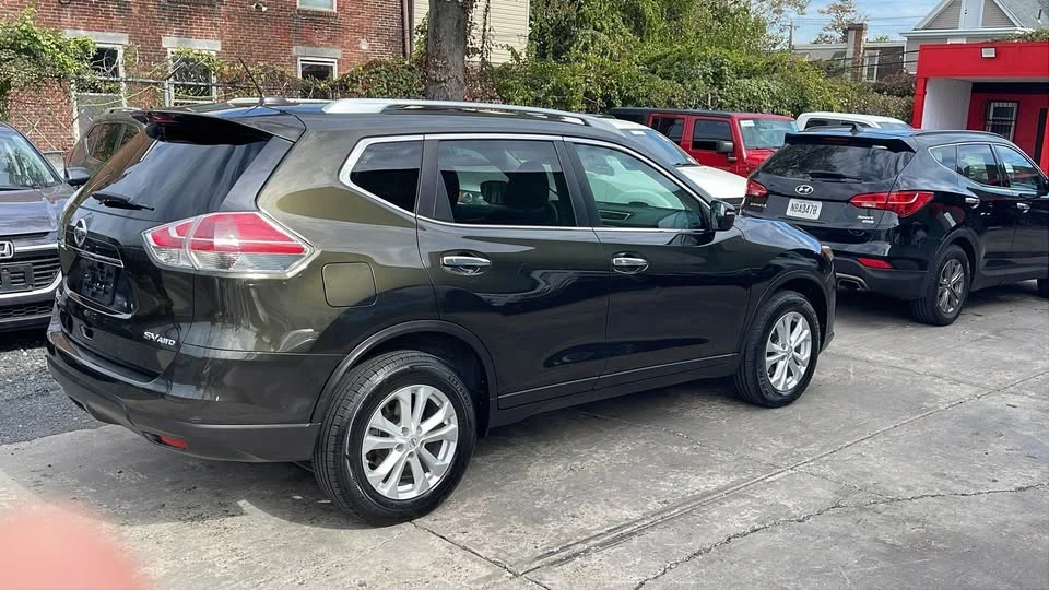 2015 Nissan Rogue - Image 5 of 5