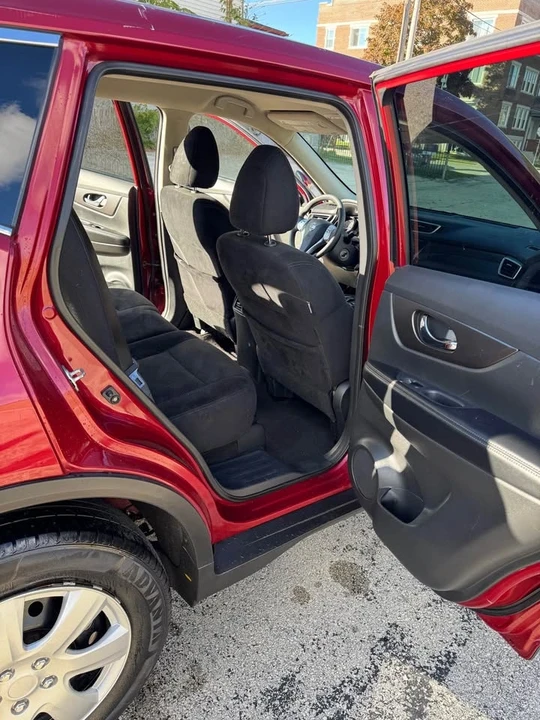 2015 Nissan Rogue - Image 10 of 14