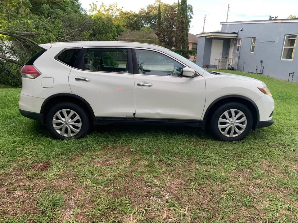 2015 Nissan Rogue - Image 2 of 15