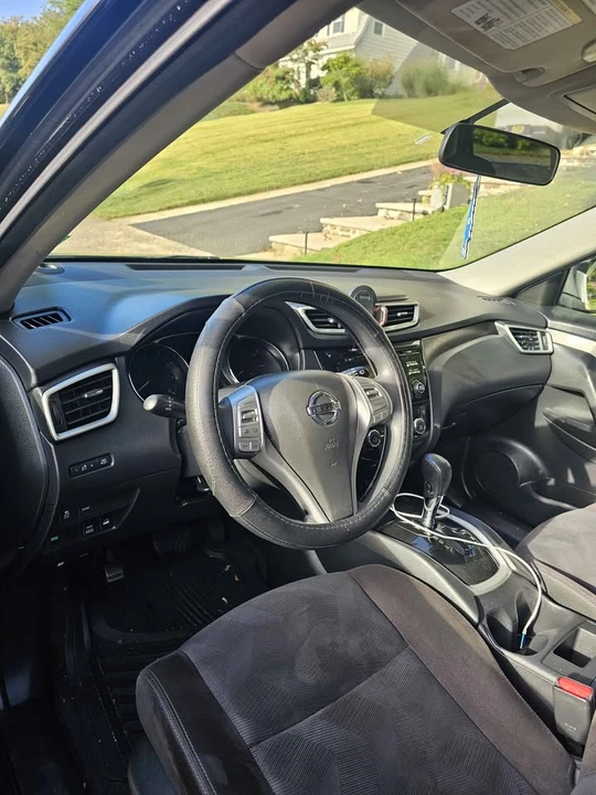 2015 Nissan Rogue - Image 3 of 4