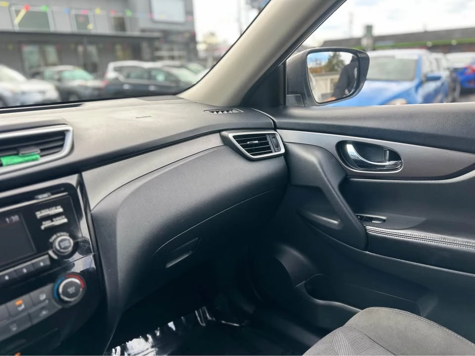 2015 Nissan Rogue - Image 12 of 14