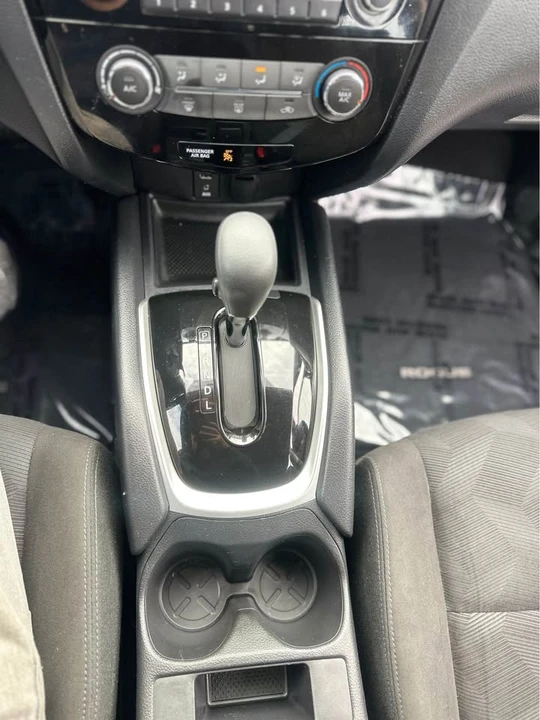 2015 Nissan Rogue - Image 13 of 14