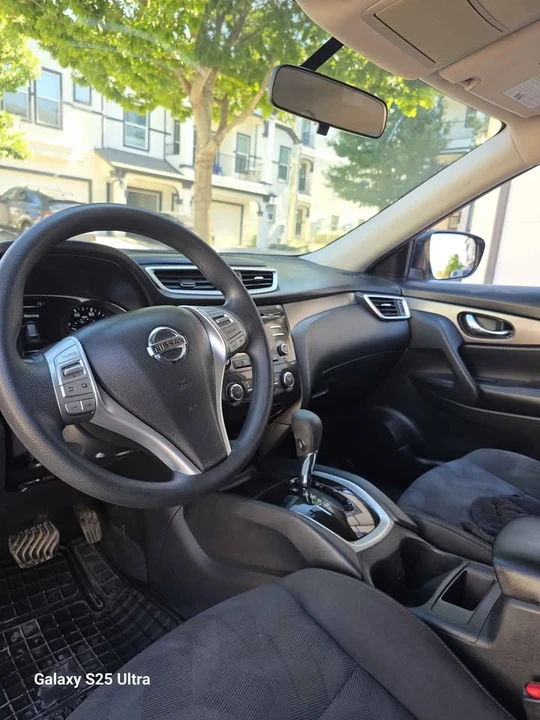 2015 Nissan Rogue - Image 12 of 14