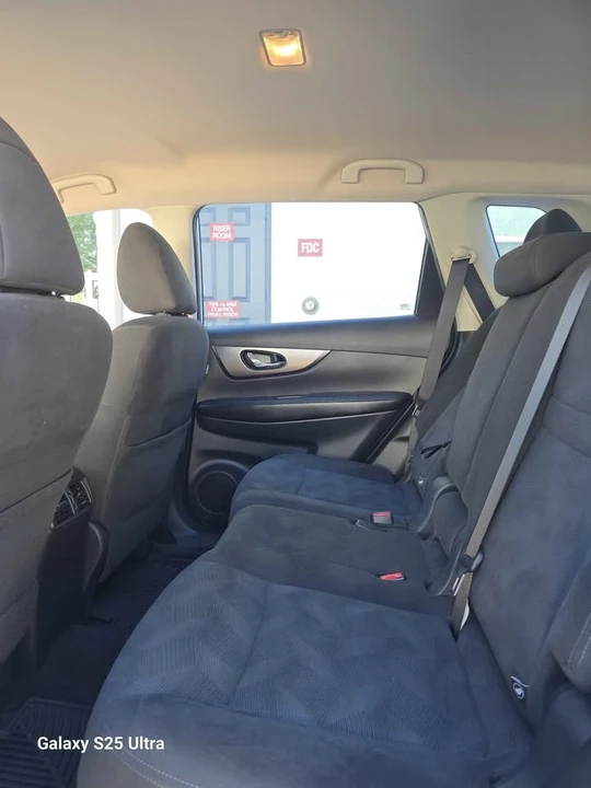 2015 Nissan Rogue - Image 10 of 14