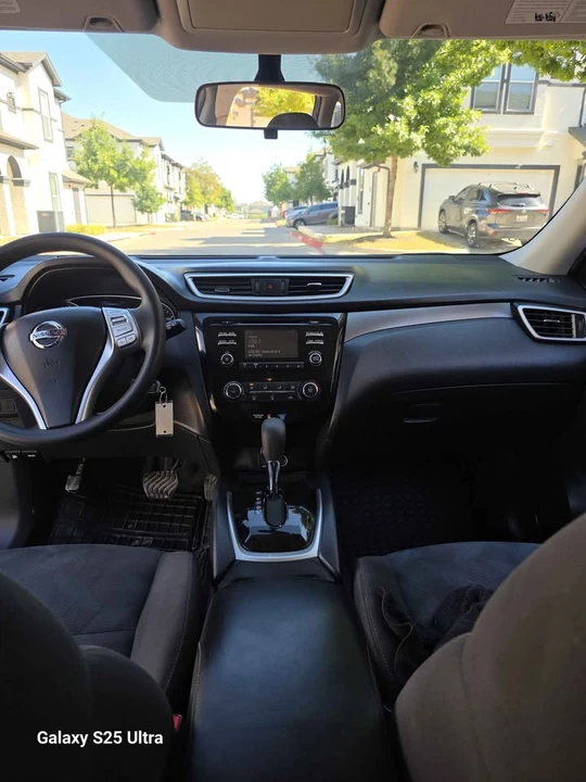 2015 Nissan Rogue - Image 10 of 13