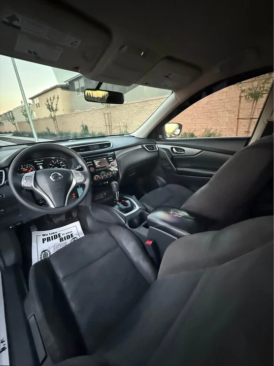 2015 Nissan Rogue - Image 13 of 15