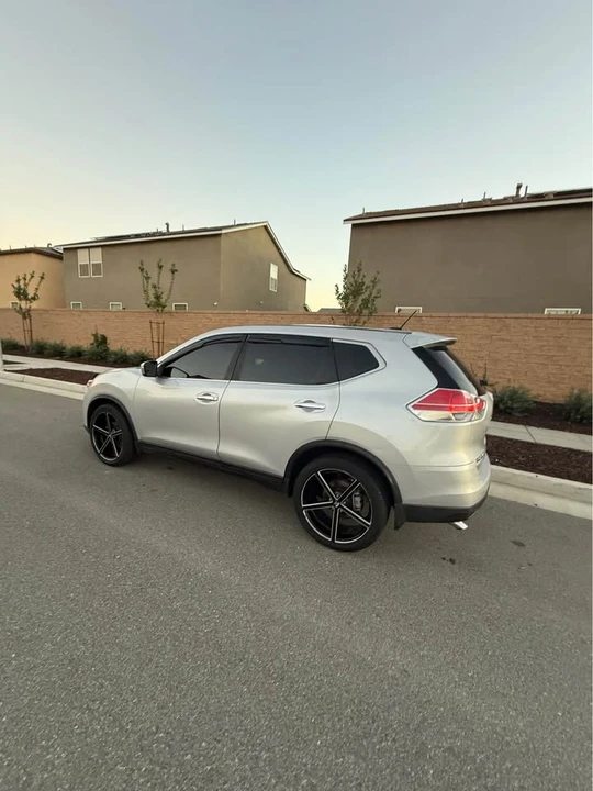 2015 Nissan Rogue - Image 3 of 15