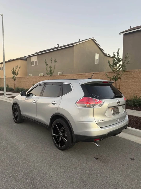 2015 Nissan Rogue - Image 4 of 15