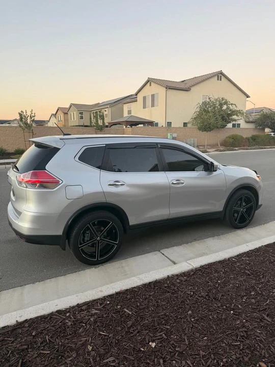 2015 Nissan Rogue - Image 6 of 15