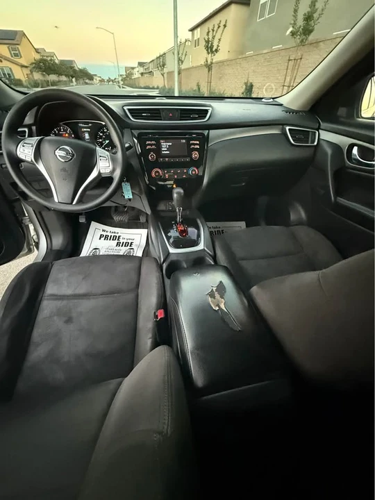 2015 Nissan Rogue - Image 12 of 15