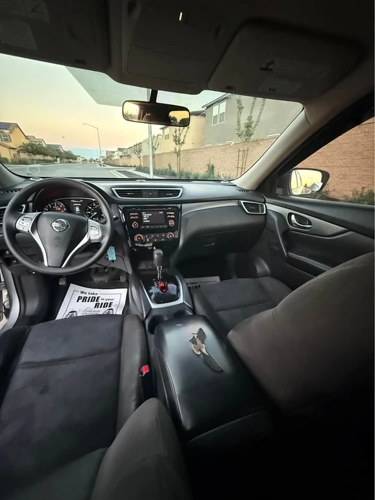 2015 Nissan Rogue - Image 11 of 15
