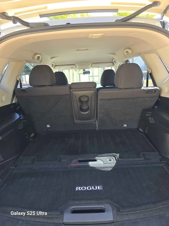 2015 Nissan Rogue - Image 9 of 13