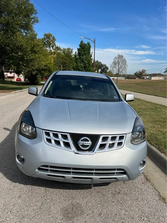 2015 Nissan Rogue - Image 2 of 12