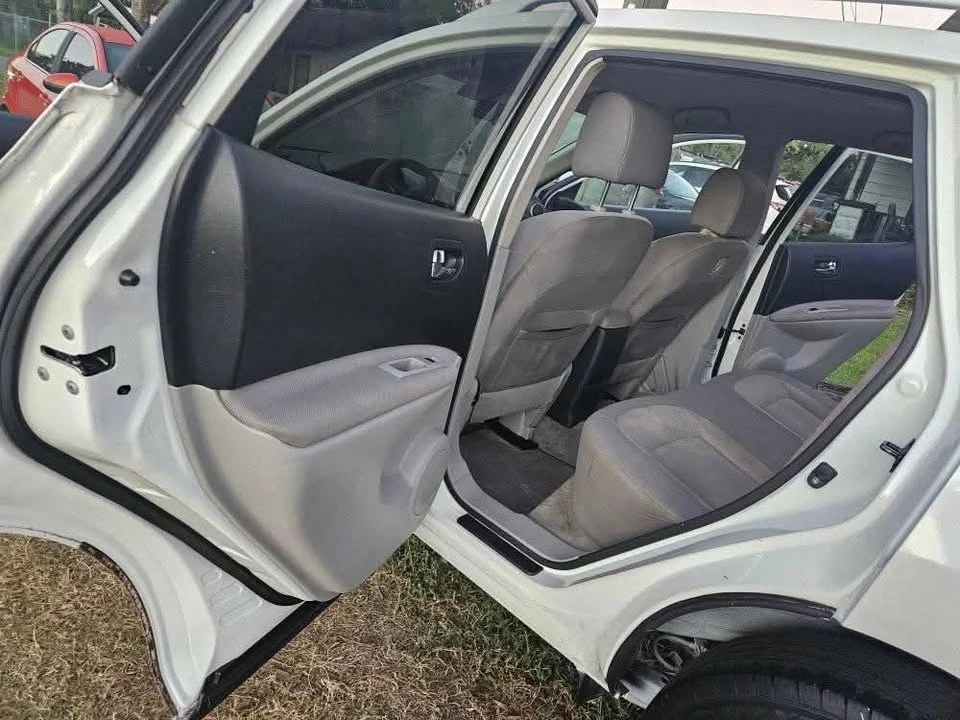 2015 Nissan Rogue - Image 6 of 9