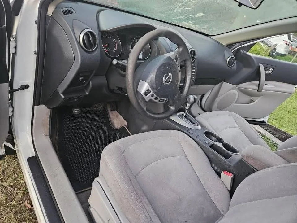 2015 Nissan Rogue - Image 7 of 9