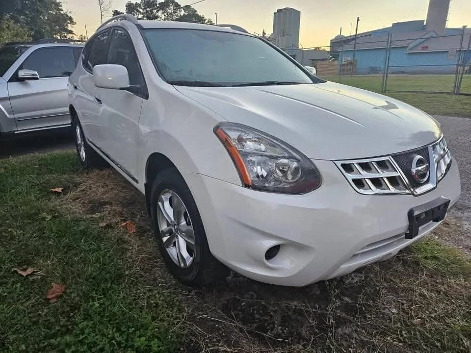 2015 Nissan Rogue - Image 2 of 9