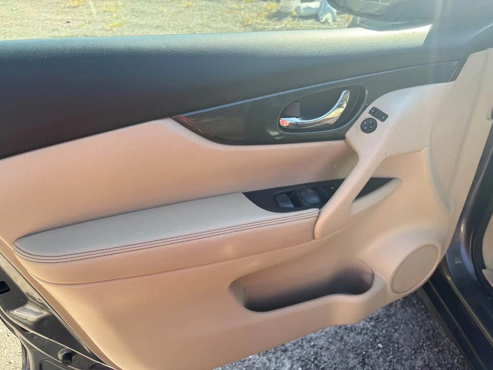 2015 Nissan Rogue - Image 16 of 17