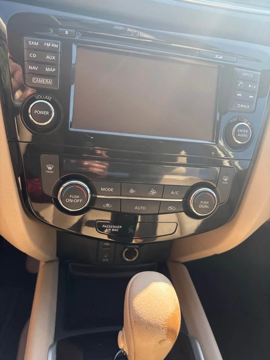 2015 Nissan Rogue - Image 12 of 17