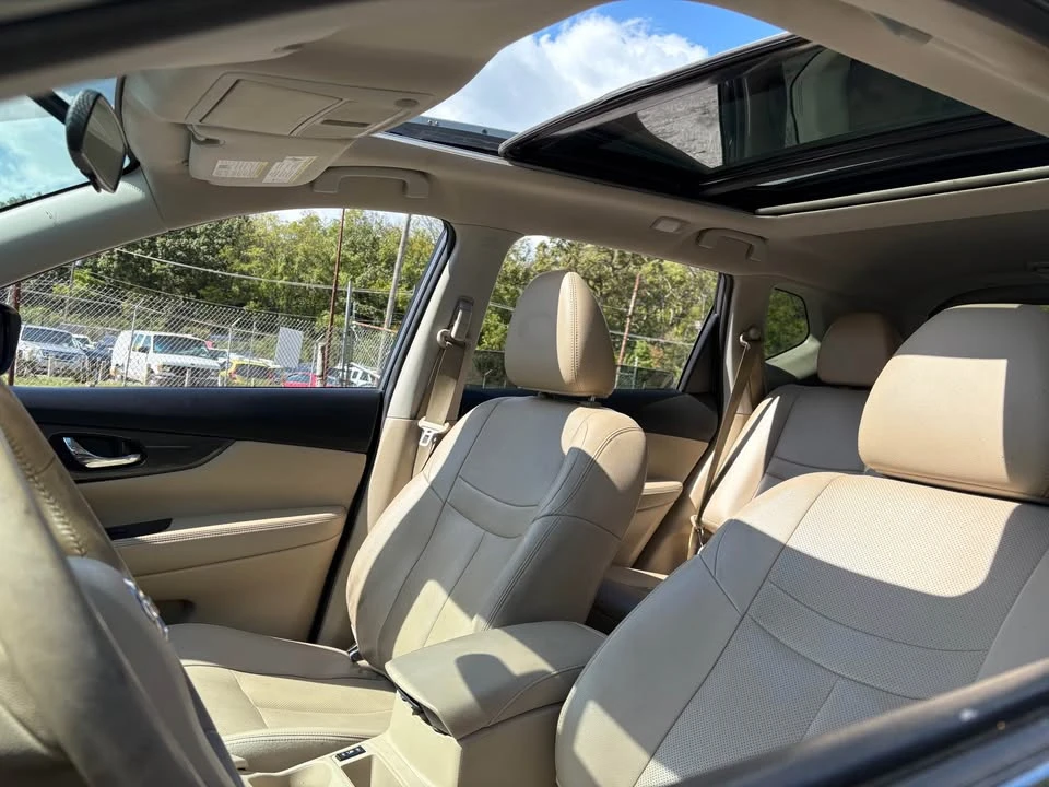 2015 Nissan Rogue - Image 4 of 17
