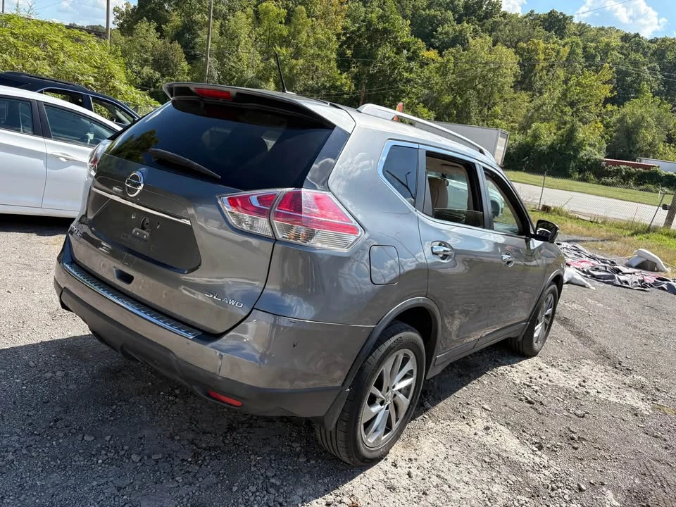 2015 Nissan Rogue - Image 7 of 17