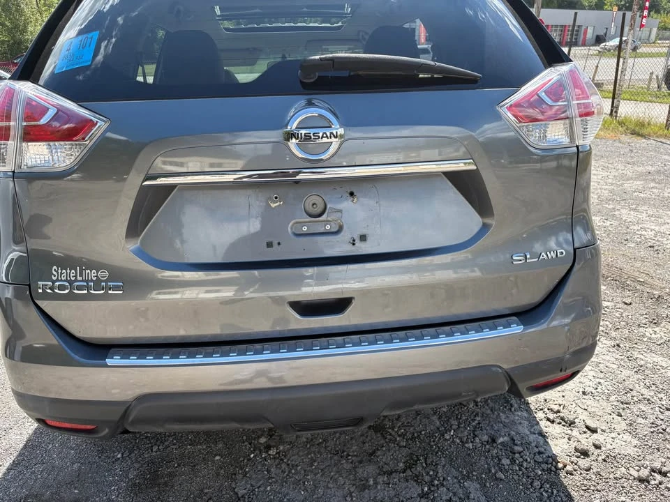 2015 Nissan Rogue - Image 9 of 17