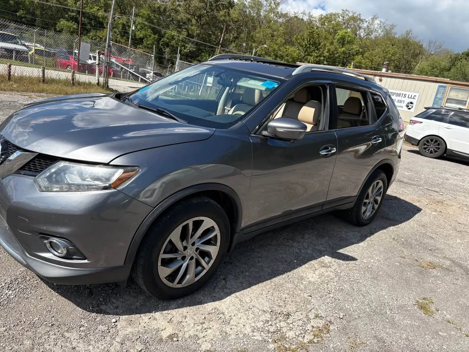 2015 Nissan Rogue - Image 5 of 17