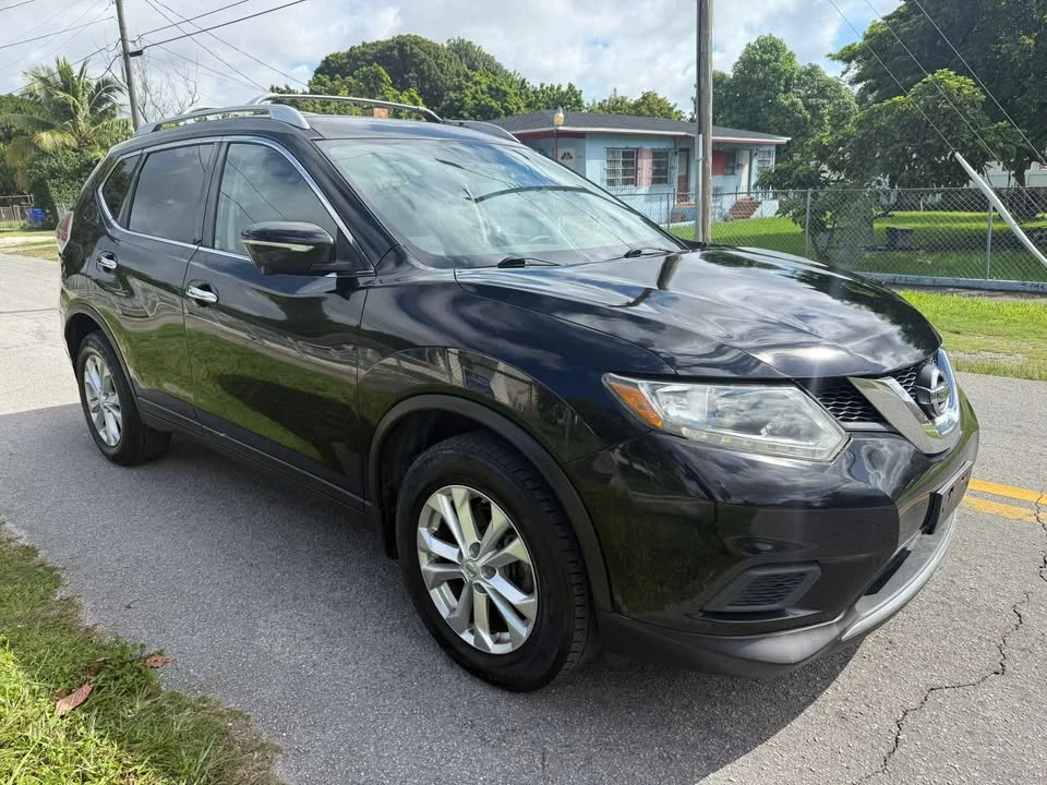 2015 Nissan Rogue - Image 2 of 8