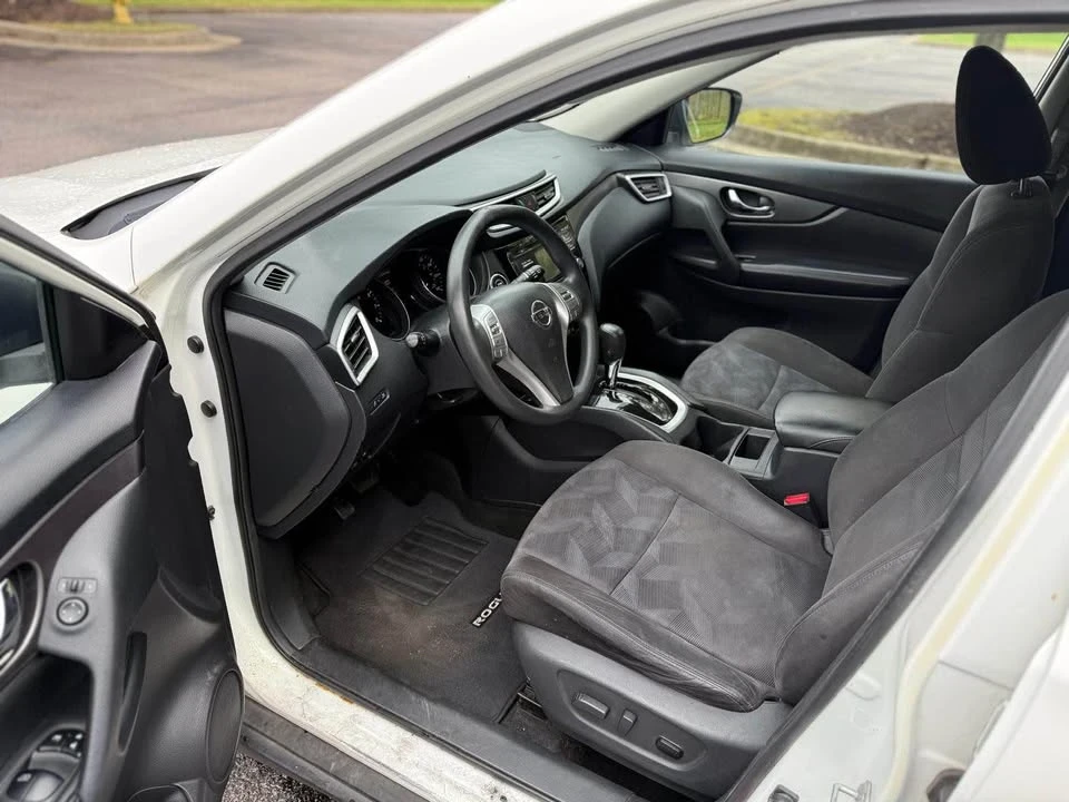 2015 Nissan Rogue - Image 10 of 16