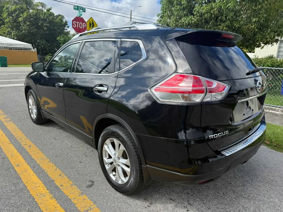 2015 Nissan Rogue - Image 4 of 8