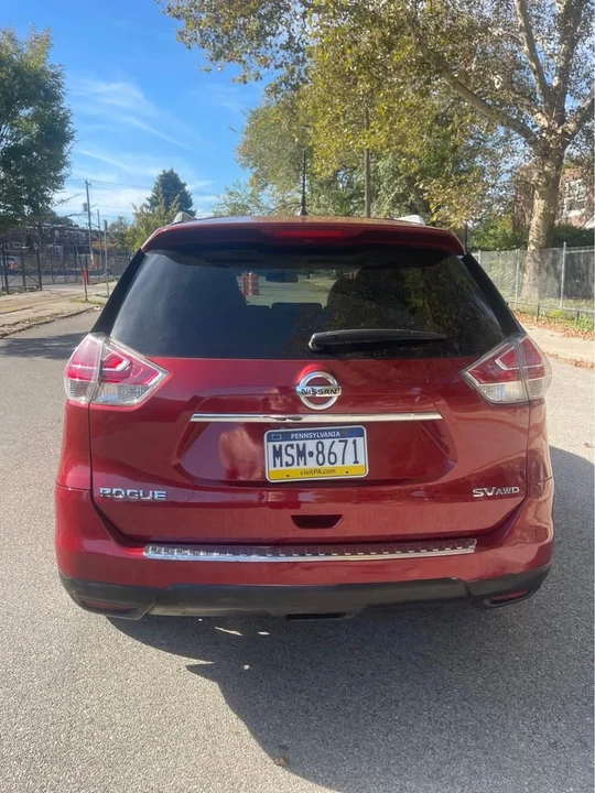2015 Nissan Rogue - Image 2 of 11