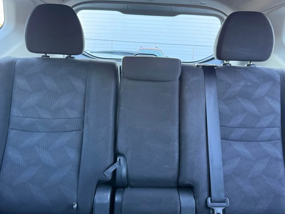2015 Nissan Rogue - Image 12 of 13