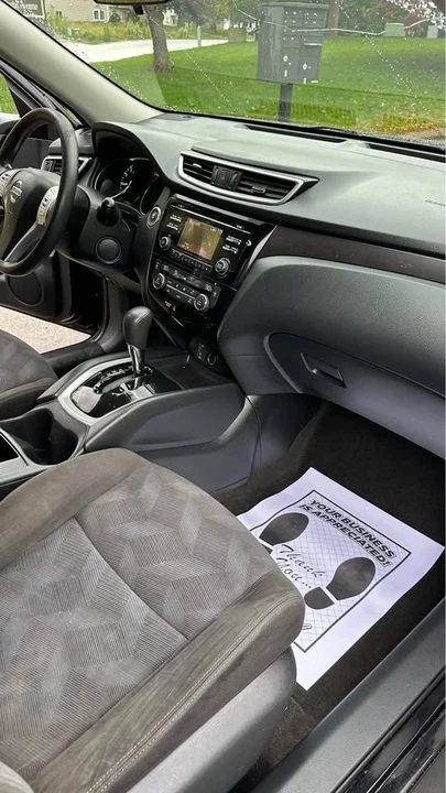 2015 Nissan Rogue - Image 12 of 18