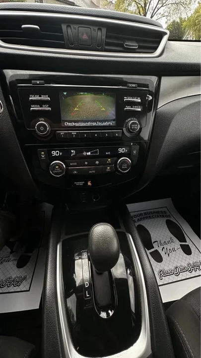 2015 Nissan Rogue - Image 13 of 18