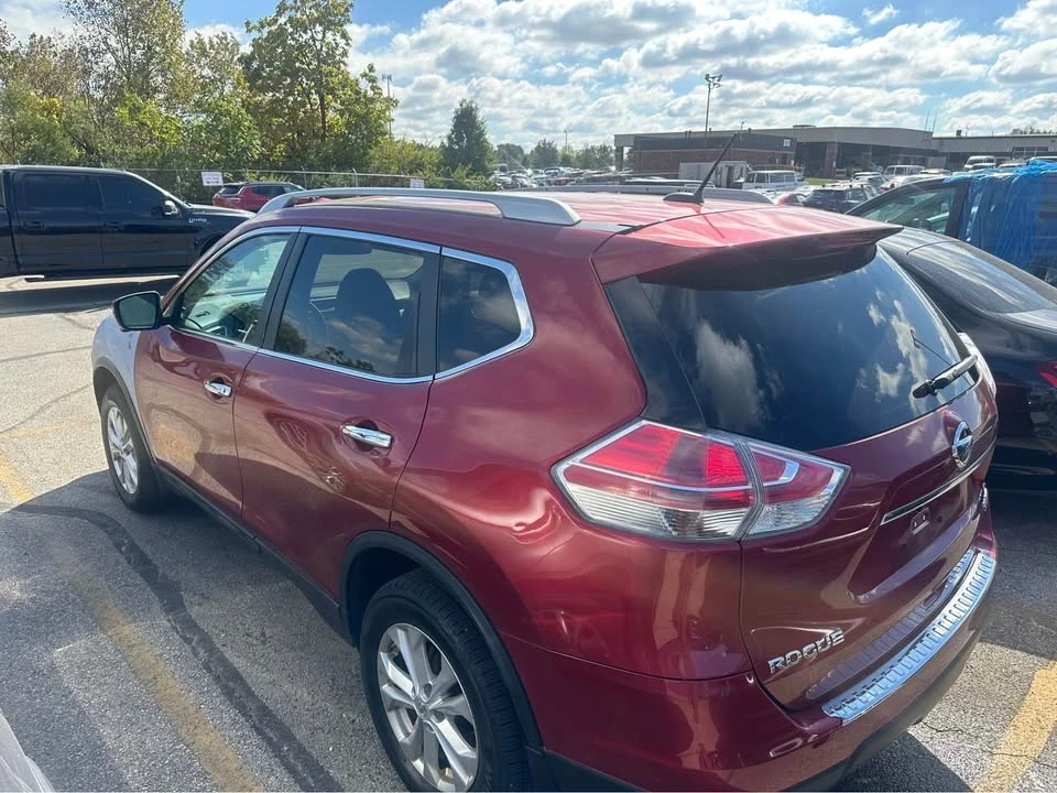 2015 Nissan Rogue - Image 2 of 10