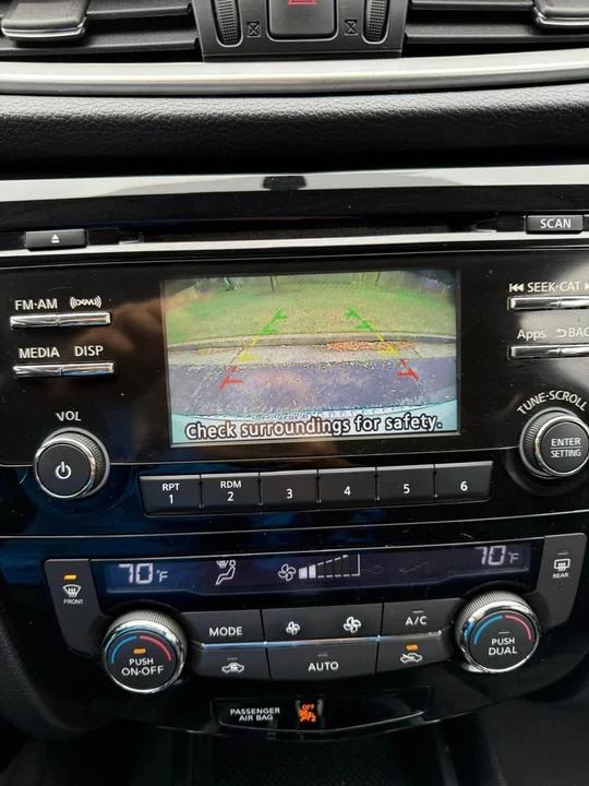 2015 Nissan Rogue - Image 12 of 16