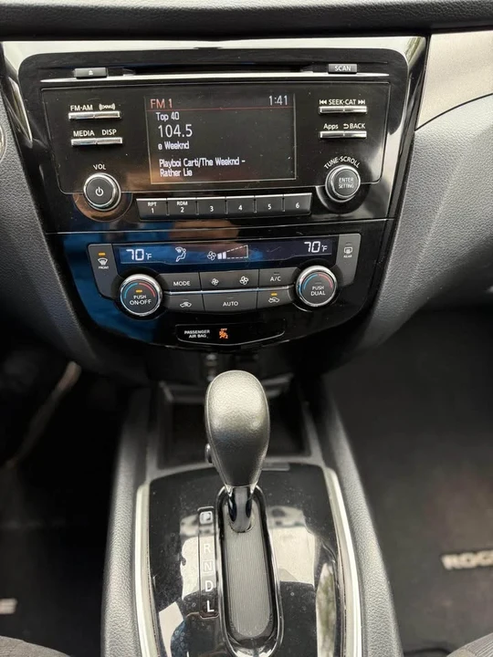2015 Nissan Rogue - Image 14 of 16