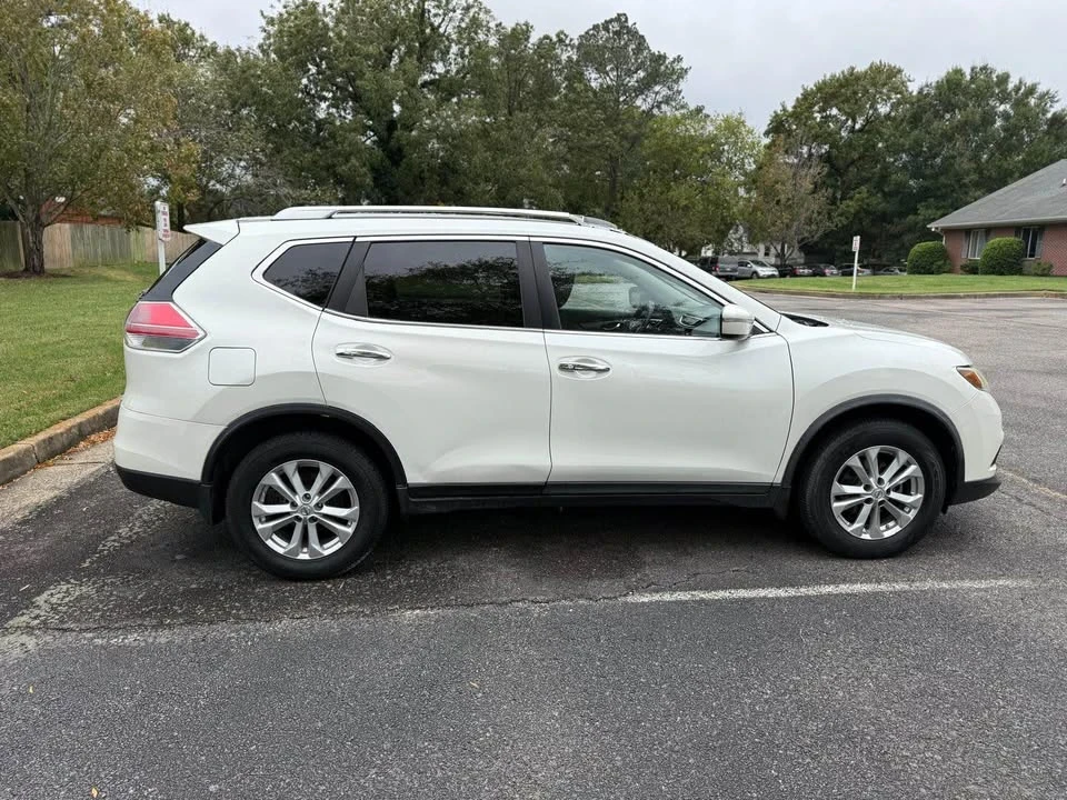 2015 Nissan Rogue - Image 8 of 16