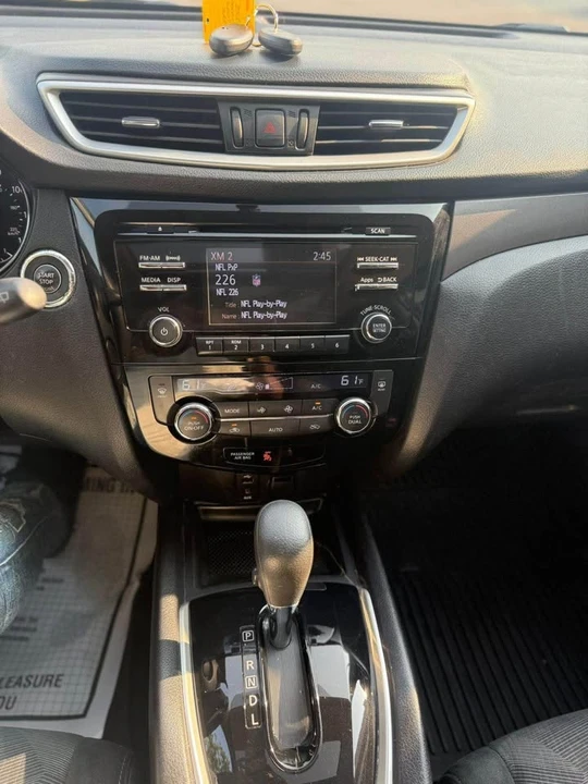 2015 Nissan Rogue - Image 14 of 17
