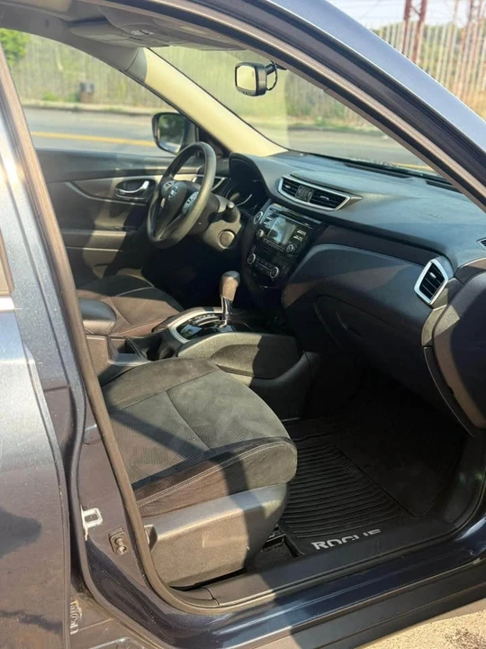 2015 Nissan Rogue - Image 15 of 17