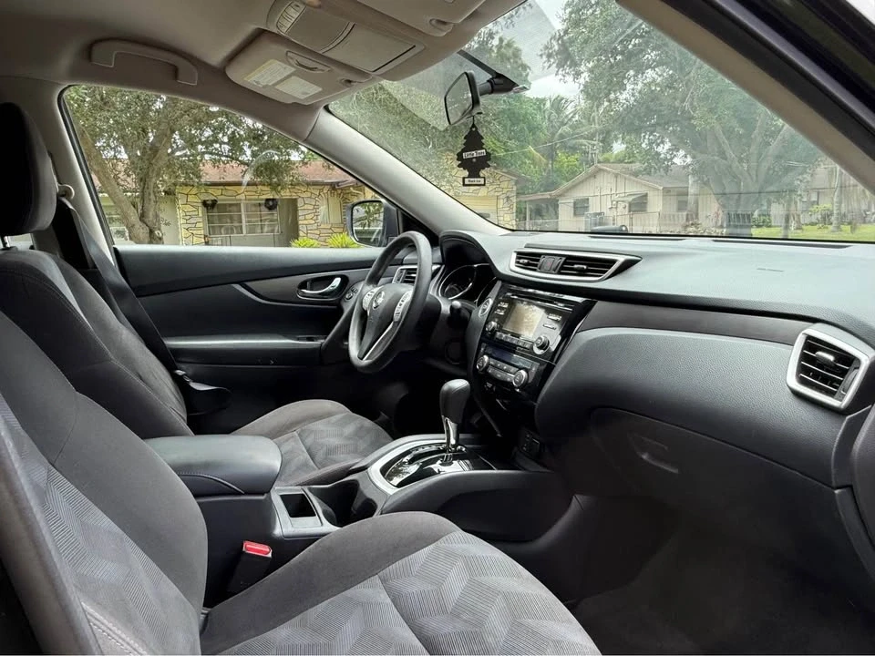 2015 Nissan Rogue - Image 9 of 13