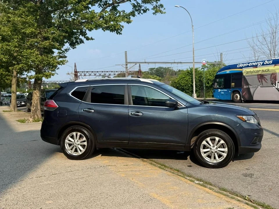 2015 Nissan Rogue - Image 4 of 17
