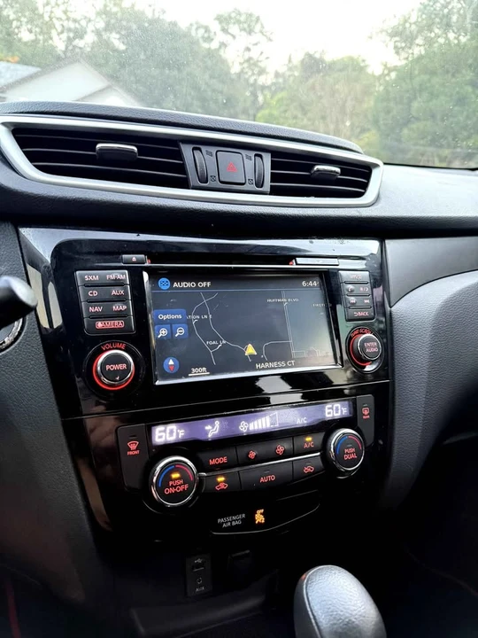 2015 Nissan Rogue - Image 6 of 9