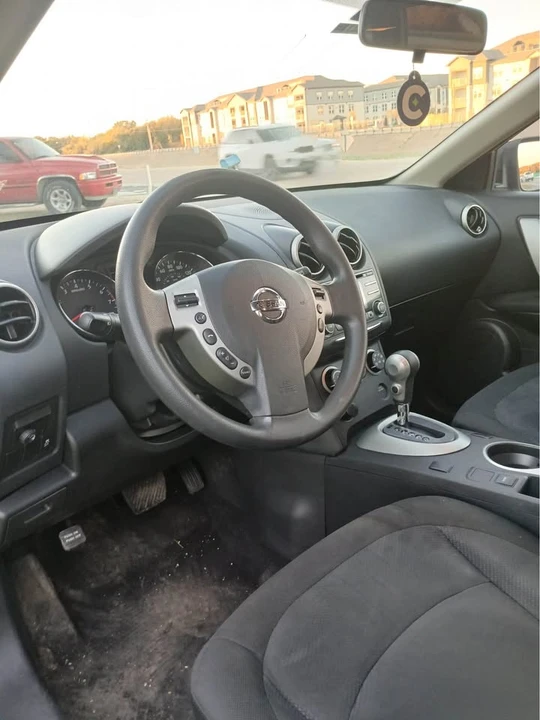 2015 Nissan Rogue - Image 9 of 10